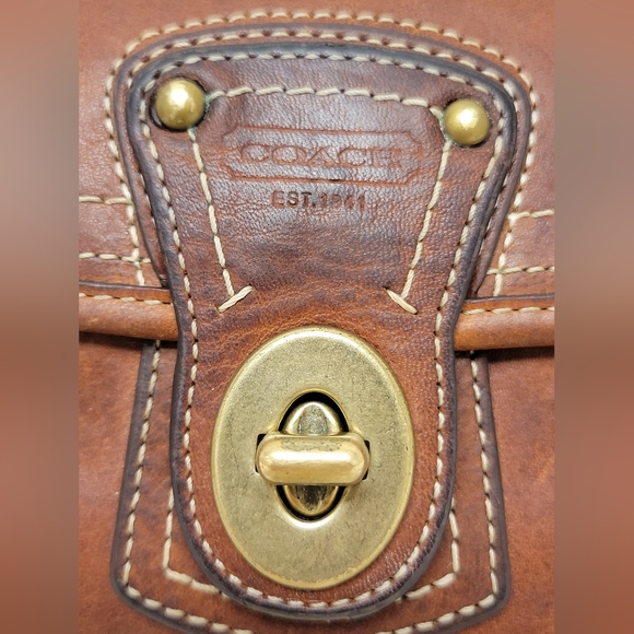 COACH LEGACY VINTAGE LEATHER WRISTLET - Picture 9 of 14